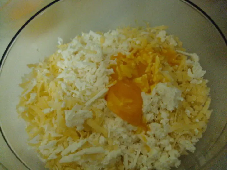 Плетенка с разноцветным перцем и сыром: шаг 3