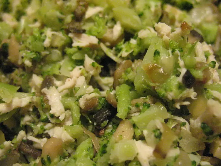 Лоранский пирог с курицей, грибами и брокколи: шаг 5