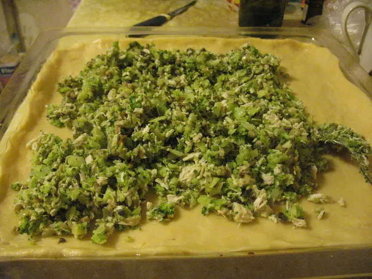 Лоранский пирог с курицей, грибами и брокколи: шаг 8