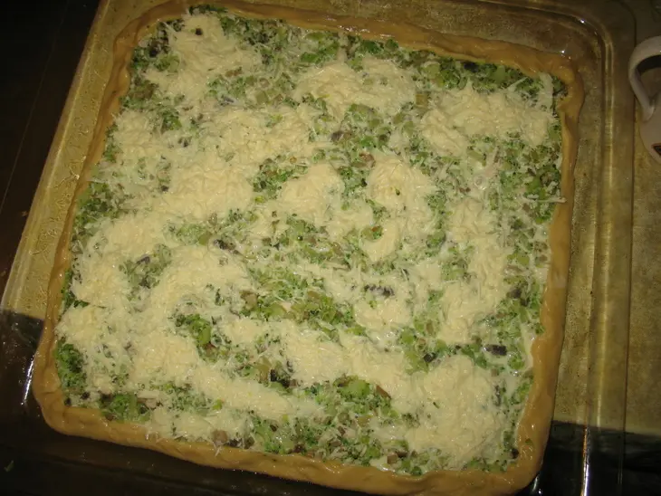 Лоранский пирог с курицей, грибами и брокколи: шаг 9