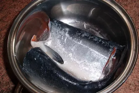 Слоеный пирог с лососем и каперсами: шаг 1