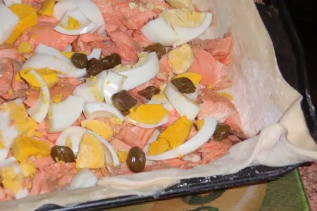 Слоеный пирог с лососем и каперсами: шаг 4