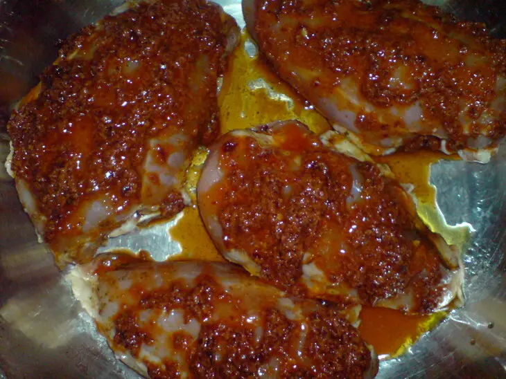 Куриные грудки с помидорками,маслинами и ..."огоньком": шаг 2