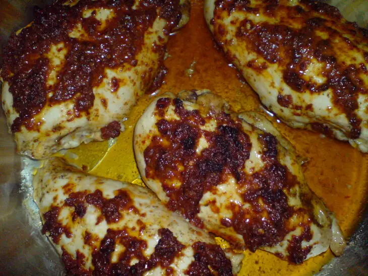 Куриные грудки с помидорками,маслинами и ..."огоньком": шаг 3
