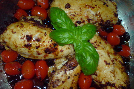 Куриные грудки с помидорками,маслинами и ..."огоньком": шаг 6