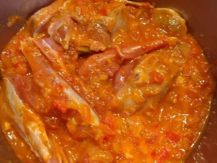 Курица или индейка тушеная с красным болг.перцем и том.соусом "tomate frito".: шаг 4