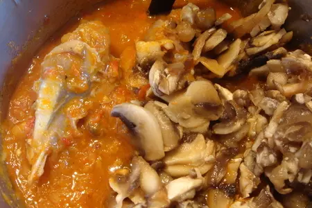 Курица или индейка тушеная с красным болг.перцем и том.соусом "tomate frito".: шаг 5