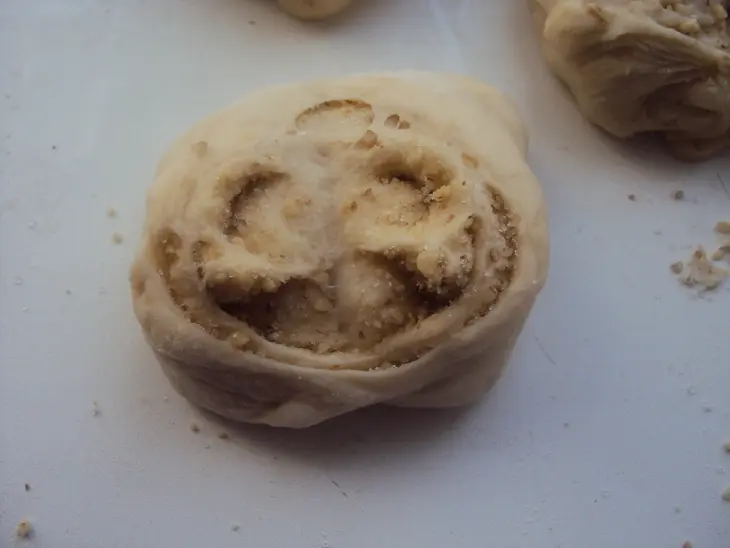 Плюшки с ореховой начинкой: шаг 6