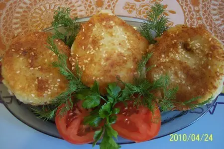 Картофельные биточки с начинкой из шпрот: шаг 2