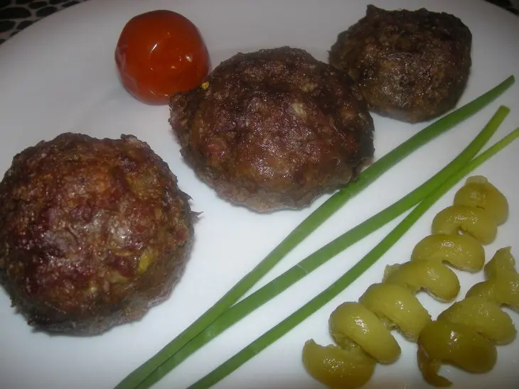 Мясо-кабачковые маффины с начинкой: шаг 5