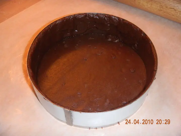Торт шоколадный с клубникой: шаг 4