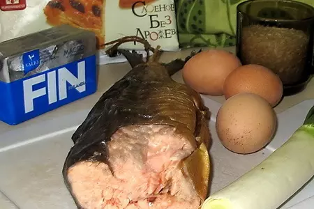 Пирог с лососем горячего копчения: шаг 1