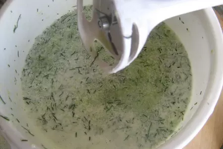 Холодный огуречный суп с икрой и авокадо.: шаг 3