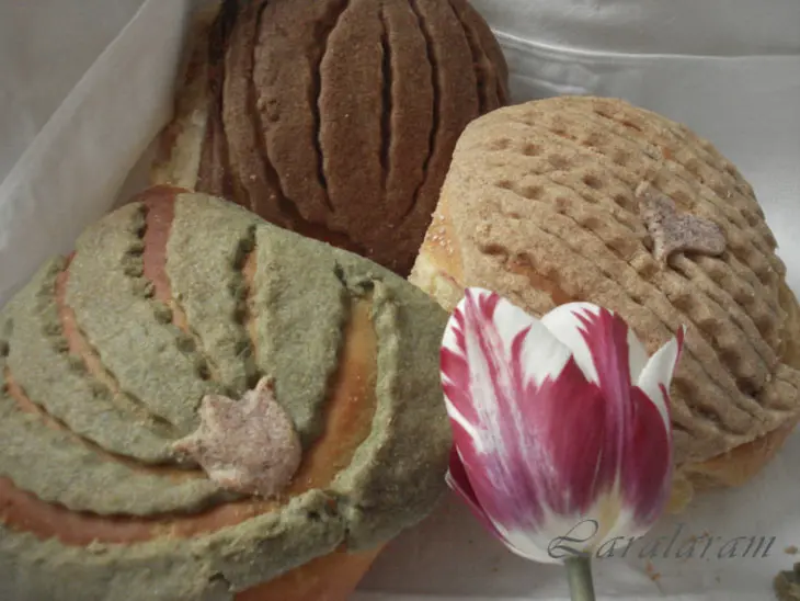 Булочки в "цветных беретиках" // conchas: шаг 12
