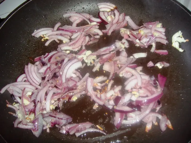 Мясо под картофельной шубой: шаг 1