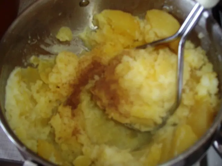 Мясо под картофельной шубой: шаг 3