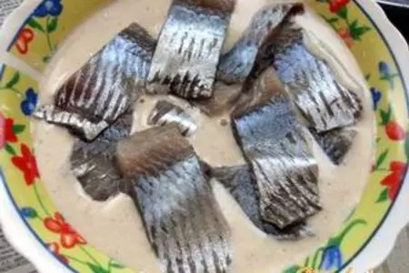 Закуска из селедочки в соусе: шаг 1