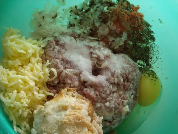 "мясное гнездо" с помидорами: шаг 1