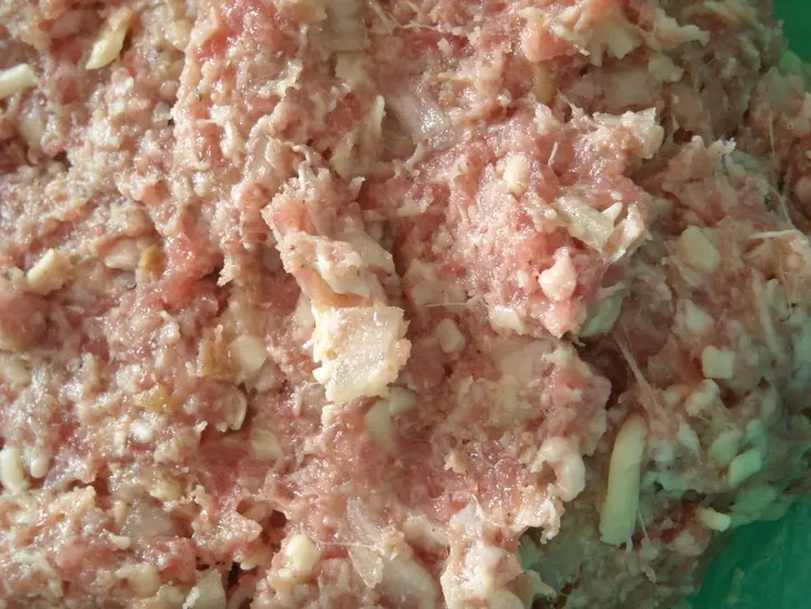 "мясное гнездо" с помидорами: шаг 2