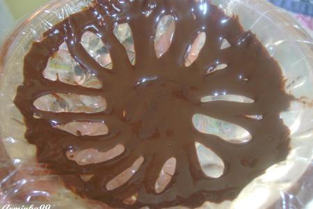 Шоколадное мороженое  в решетчатых чашках: шаг 1