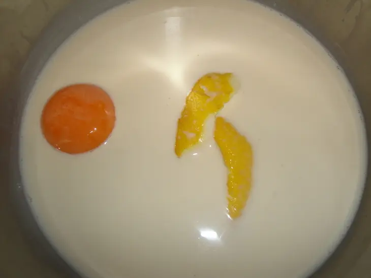 Шу с кремом патисьер и клубничным соусом: шаг 4