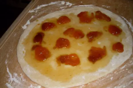 Булочки с вареньем и орехами: шаг 2