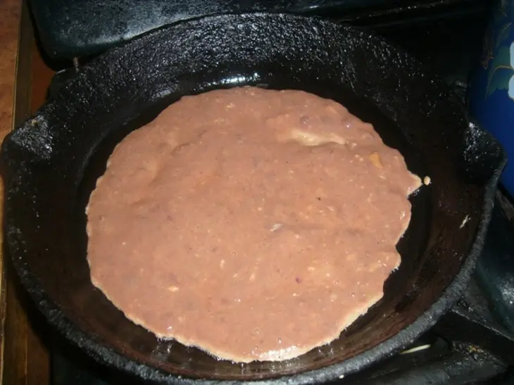 Печёночный тортик с кукурузой и зеленью: шаг 4