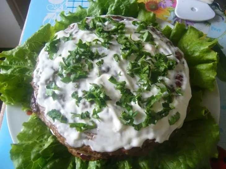 Печёночный тортик с кукурузой и зеленью: шаг 6