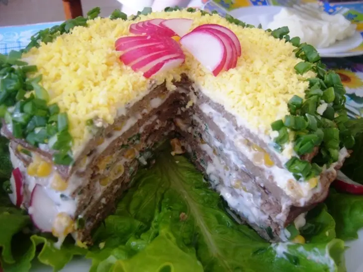 Печёночный тортик с кукурузой и зеленью: шаг 9