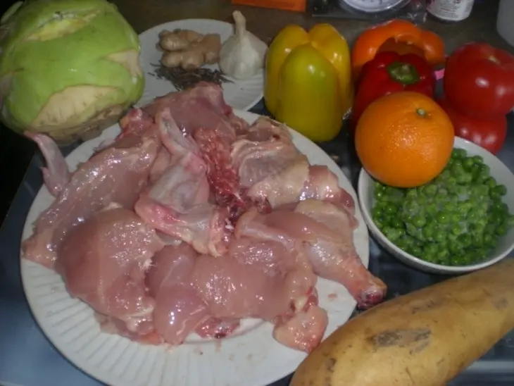 Курочка запечённая с кольраби и овощами: шаг 1