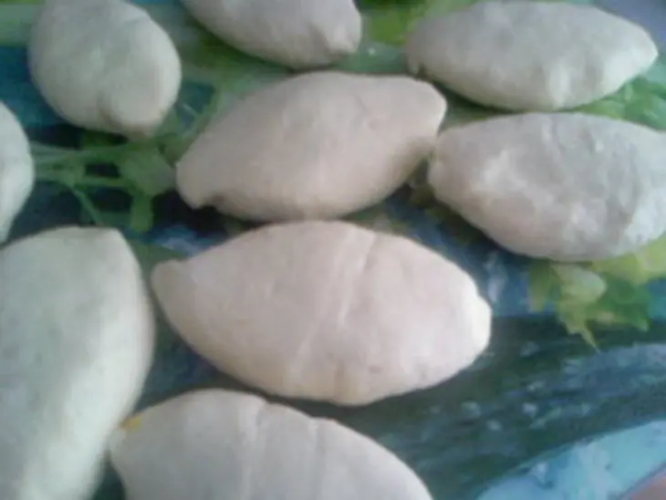 Жареные пирожки с зелёным луком и яйцом: шаг 6