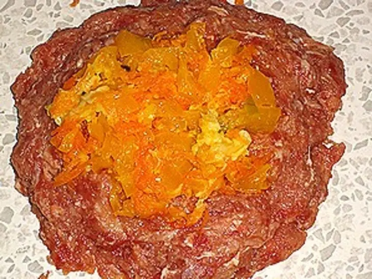 Зразы мясные слоеные: шаг 4