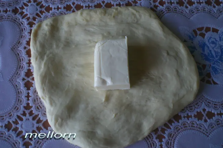 Булочки  на минеральной воде с сыром и паштетом.: шаг 4