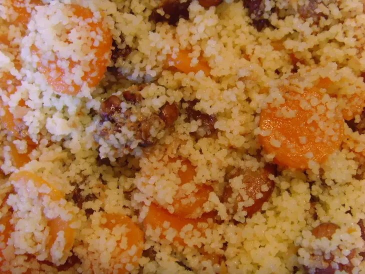 Кускус из моркови c кардамоном и с сухофруктами: шаг 2