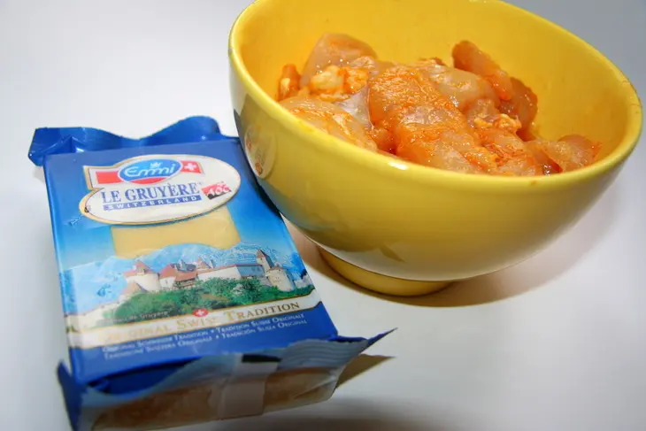 Рулеты "донцовские" из двух сортов мяса с карри.: шаг 1