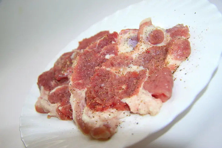 Рулеты "донцовские" из двух сортов мяса с карри.: шаг 2