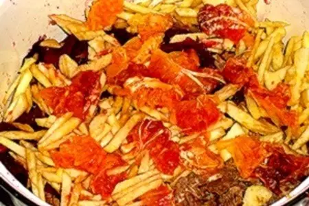 Мясной салат с апельсинами и свеклой: шаг 3
