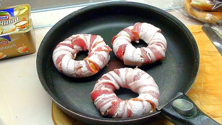 Баранки с сыром в беконе: шаг 3