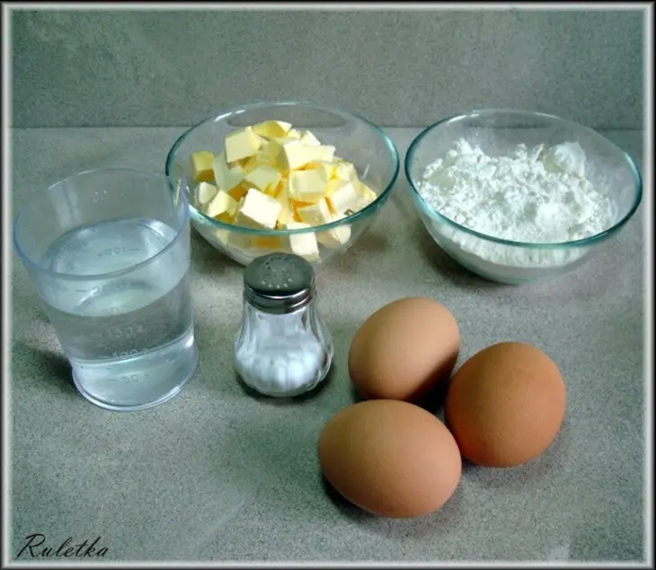 Эклеры с шоколадно - кофейным кремом и бананами.: шаг 1