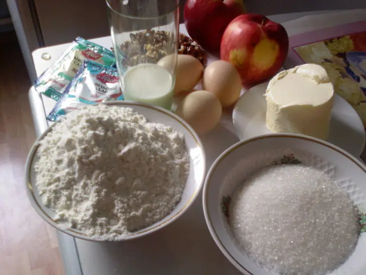 Яблочный пирог под безешной шапочкой: шаг 1