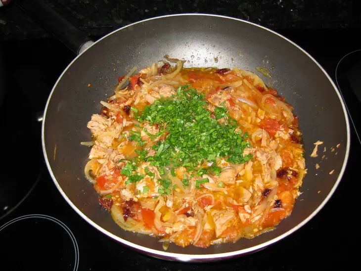 Паста с тунцом (tagliatelle with tuna and sun dried tomatoes): шаг 5