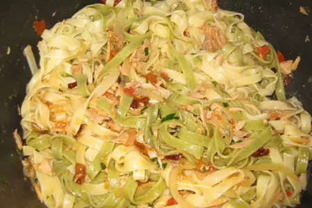 Паста с тунцом (tagliatelle with tuna and sun dried tomatoes): шаг 7