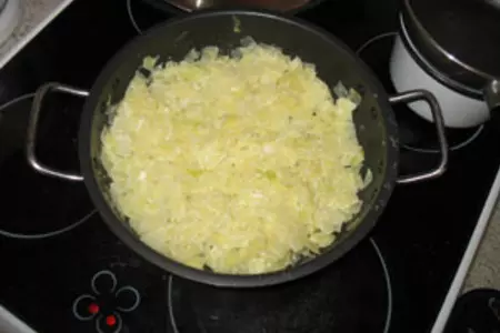 Пирог с капустой и плюшки из ленивого теста: шаг 1
