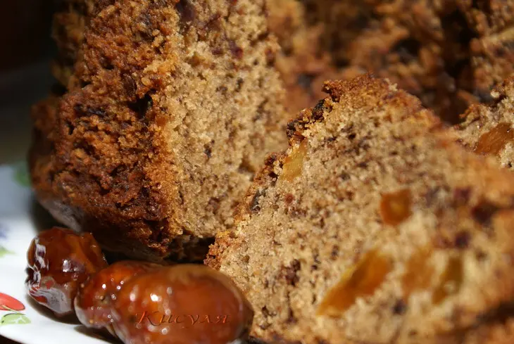 Кекс с бананом, шоколадом, изюмом и финиками: шаг 5