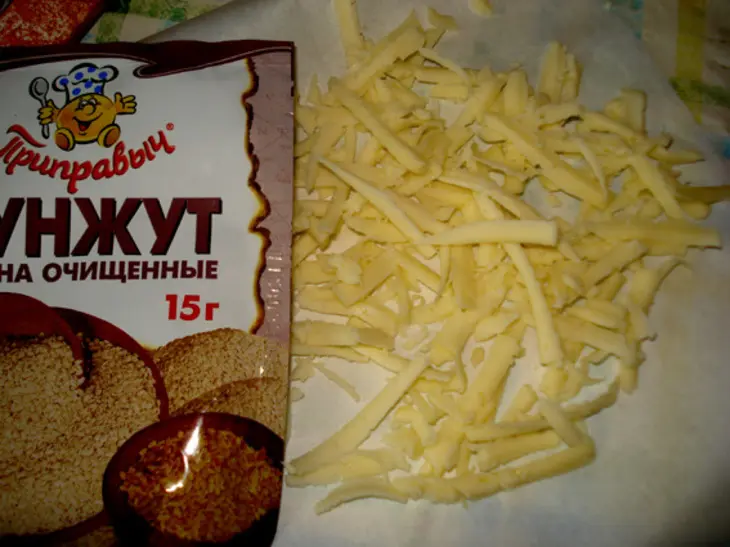 Мини сырные корзиночки с салатом: шаг 1
