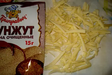 Мини сырные корзиночки с салатом: шаг 1