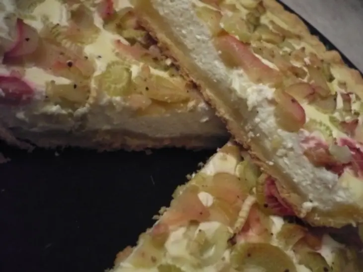 Закусочный соленый пирог с творогом, ревенем и сельдереем: шаг 2