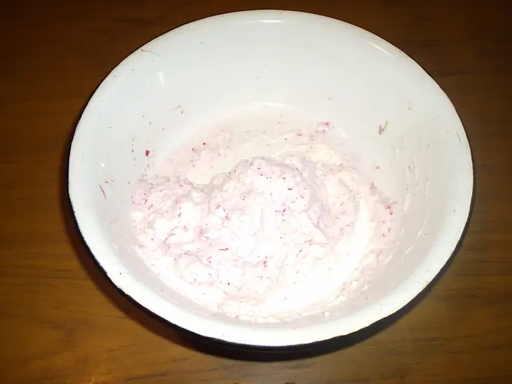 Рулет из семги с творожным сыром и редисом: шаг 3