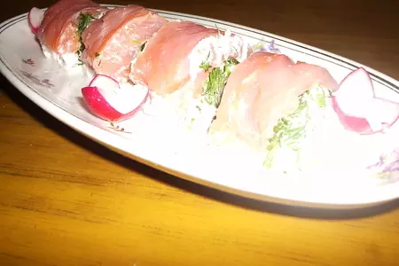Рулет из семги с творожным сыром и редисом: шаг 6
