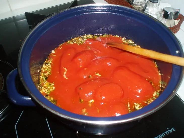 Pappa al pomodoro(суп томатный с хлебом): шаг 2